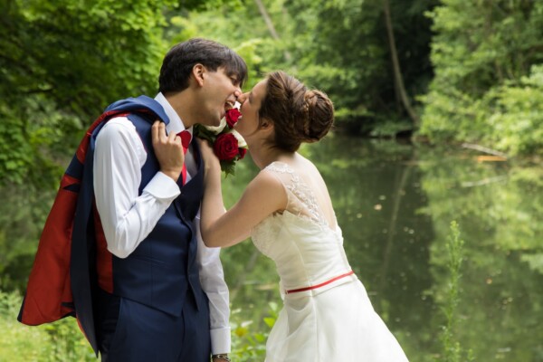 Mariage baiser fleuri mariage